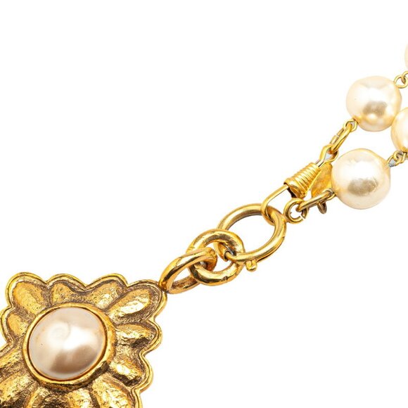 CHANEL Vintage Gold Pearl Necklace - Picture 3 of 8